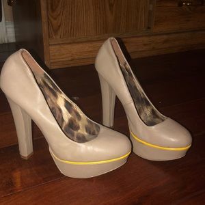 Light brown with yellow